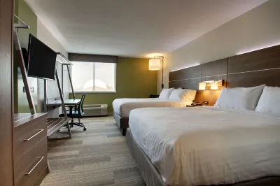 Holiday Inn Express & Suites Wapakoneta Hotels in Wapakoneta