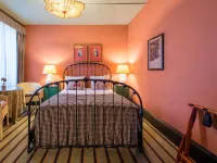 Hotel Boheme Hotels near Beach Blanket Babylon
