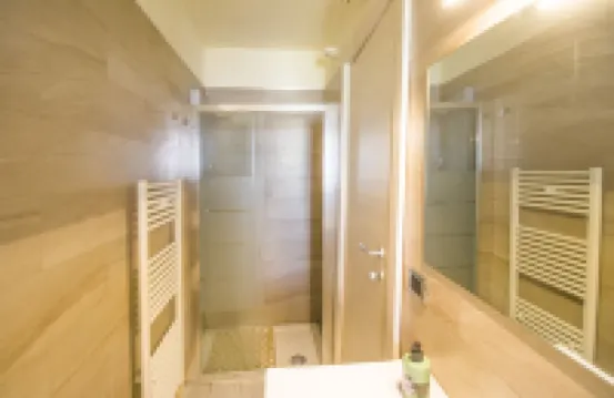 ลักเชอรี่ บีแอนด์บี