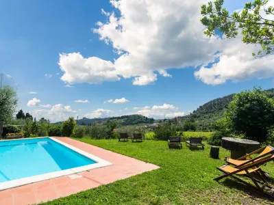 Cosy Farmhouse in Bacchereto with Swimming Pool Hotel in zona Piscina pinone