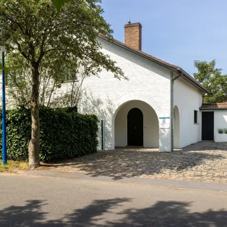 Charming Villa with Indoor Swimming Pool, Near the Beach and Town Centre