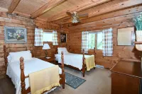Lazy Bear Retreat - Wifi, Pet Friendly, Grill, Fire Pit, Fireplace, Deck, Golf, Hiking