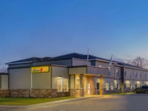 Super 8 by Wyndham Moosonee Hotels in Moosonee