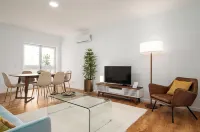 Gaia23 · Lovely 2-bed w/ Parking Amazing View Hotels in Vila Nova de Gaia
