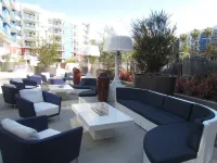 Resort Style Walk to the Beach Hotels in Playa del Rey