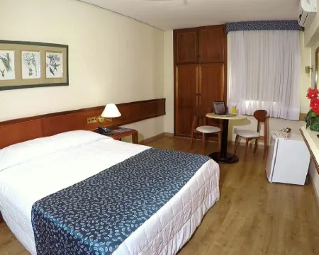 クリロン パレス ホテル ロンドリナのホテル