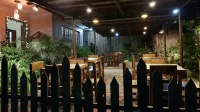 Royal Thee Bed & Breakfast Hotels in Amadeo