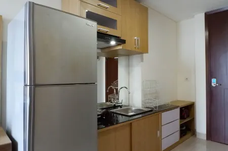 Serene Exclusive Modern Studio Apartment at Grand Sungkono Lagoon Отели рядом с достопримечательностью «Loop»