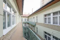 Venus Apartments - Parliament I - Homestays