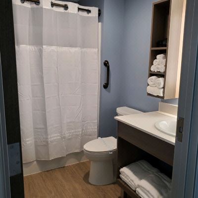 Exclusive Room (Fidalgo Deluxe Suite) Salish Inn Promo Code