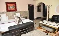 Room in Lodge - Choice Gate Hotel-Business Double