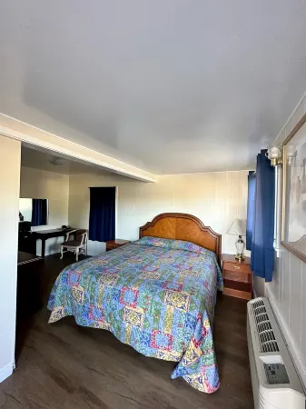 Lone Pine Motel Отели в г. Редуэй