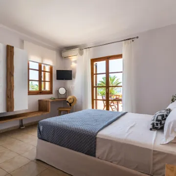 Konstantinos Hotel dekat Pantai Paliochori