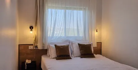 Tzuba Hotel Отели в г. Neve Shalom