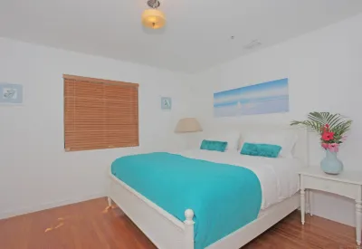 Bikini Lodge