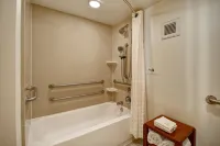 Embassy Suites by Hilton Greenville Golf Resort & Conference Center - bar