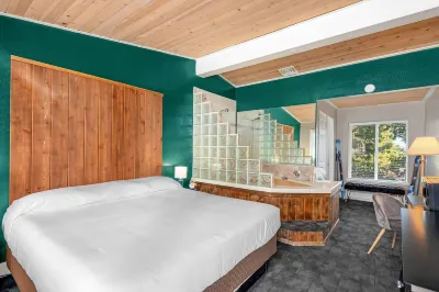 The Inn at Boatworks, Lake Tahoe Hotels in Tahoma