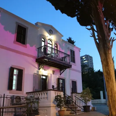 Santa Maria Zimmer Bahai Gardens Отели рядом с достопримечательностью «Аэропорт Хайфа - HFA»