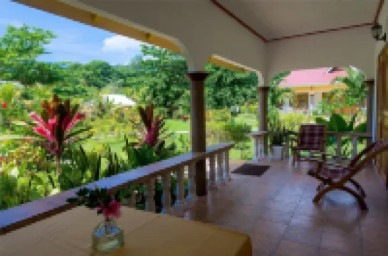 ゼロフ セルフ ケータリング アパートメンツ