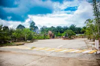 Saline Hot Spring Resort - parking