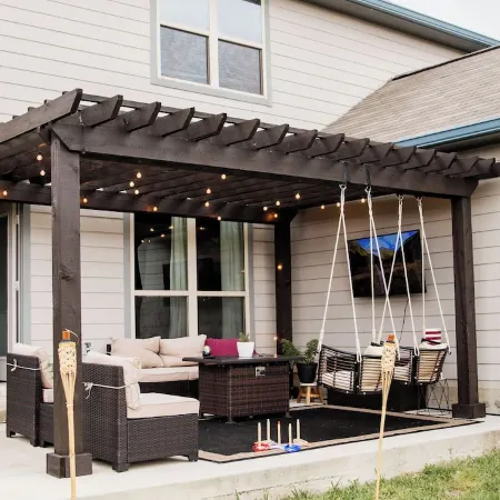 Spacious house great for indoor/outdoor gatherings in Bryan-College Station
