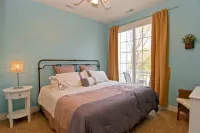 Luxury & Location in New Buffalo - Downtown, Close to Beach, Private Pool