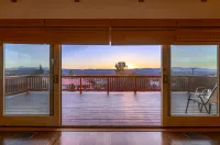 Stunning Sunset Views and Scenic Hiking Trails - Serene Desert Oasis