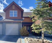 Stunning Mountain Views and Cozy Living Space - Inviting Retreat فنادق في Fraser