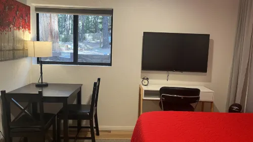 Hot Tub and Creek Access - Charming Cozy Retreat