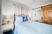 Charming Beach Cottage with Private Dock - Quaint Island Getaway