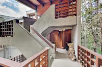 Designer Forest-View Condo with Balcony, Wood Stove & Sunroom - Near Slopes
