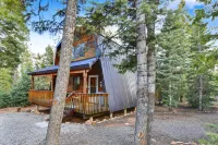 Mountain View Retreat - WiFi, Stunning Hub, Secluded Oasis