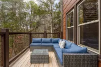 Charming Cabin with Outdoor Jacuzzi and Scenic Views - Cozy Retreat Hotels in Sevier County