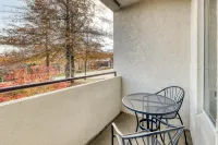 Ski getaway near the slopes with private balcony & mountain views Hotels in Warren