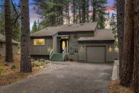 Private Hot Tub and Kids Foosball Table - Charming Tranquil Retreat Hotels in Sunriver