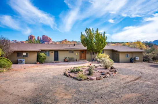 Cathedral Views Hotels near Subway Cave