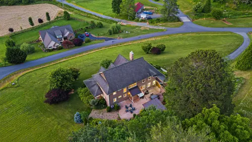 Stunning Mountain Views and Gourmet Kitchen - Elegant Retreat