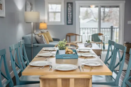 Modern Townhome with Cozy Amenities - Stylish Family Retreat