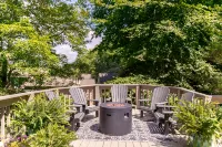 Hot Tub, Golf Course Views, EV Charging - Charming Mountain Retreat