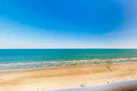 Fantastic oceanfront condo with pool, hot tub, balcony, & W/D