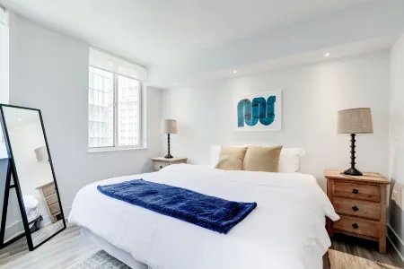 Elegant 2BR Apartment Minutes From DC Отели рядом с Аэропорт Рональд Рейган