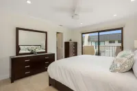 Ocean View and Pools - Gorgeous Coastal Retreat Отели в г. Солана Бич