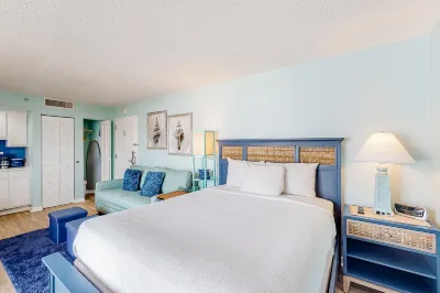 Beach-view 8th-floor studio with hot tubs, pools, kitchenette, lazy river, & W/D Hotels near NMB Nature Trail