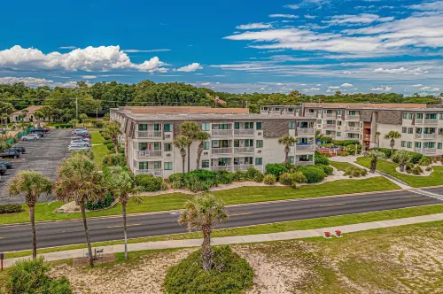 Unobstructed Ocean Views and Easy Access - Charming Beachfront Haven