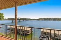Sunny & spacious lake view condo with furnished balcony & pool access Hotels in Hot Springs