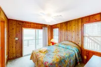 Oceanfront 4 bedroom house w/ private W/D, WiFi, shared pool, AC