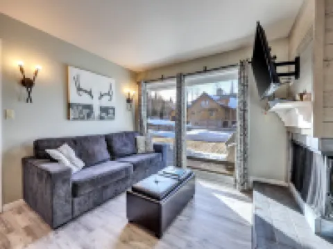 Mountain Views and Wood-Burning Fireplace - Inviting Mountain Haven