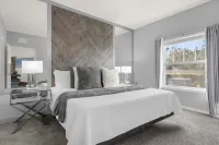 Resort-Style Pool and Fitness Center Await - Stunning Family Retreat Hôtels à : Citrus Ridge