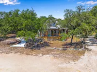 Charming Outdoor Space and Scenic Views - Cozy Rustic Retreat 바인야드 루프 하이킹 트레일 주변 호텔
