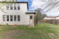 Spacious Living Area and Game Room - Charming Tudor Style Các khách sạn ở Mineral Wells